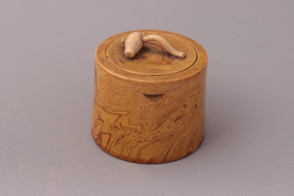 陶製臼形蓋付容器